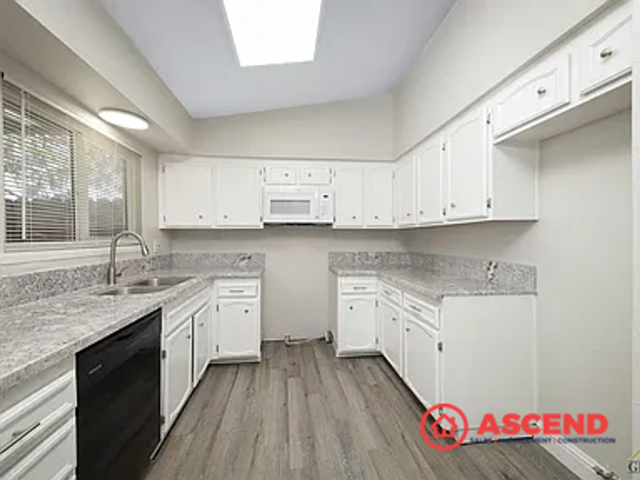 4413 White Ln - Photo 7 of 20