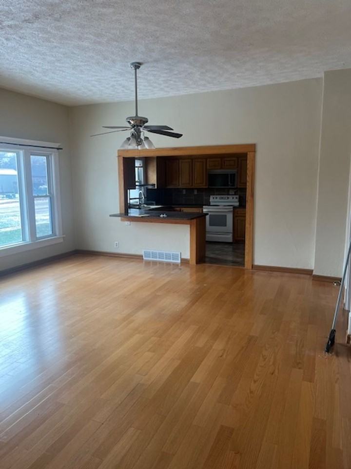 1003 Sheridan St - Photo 4 of 16