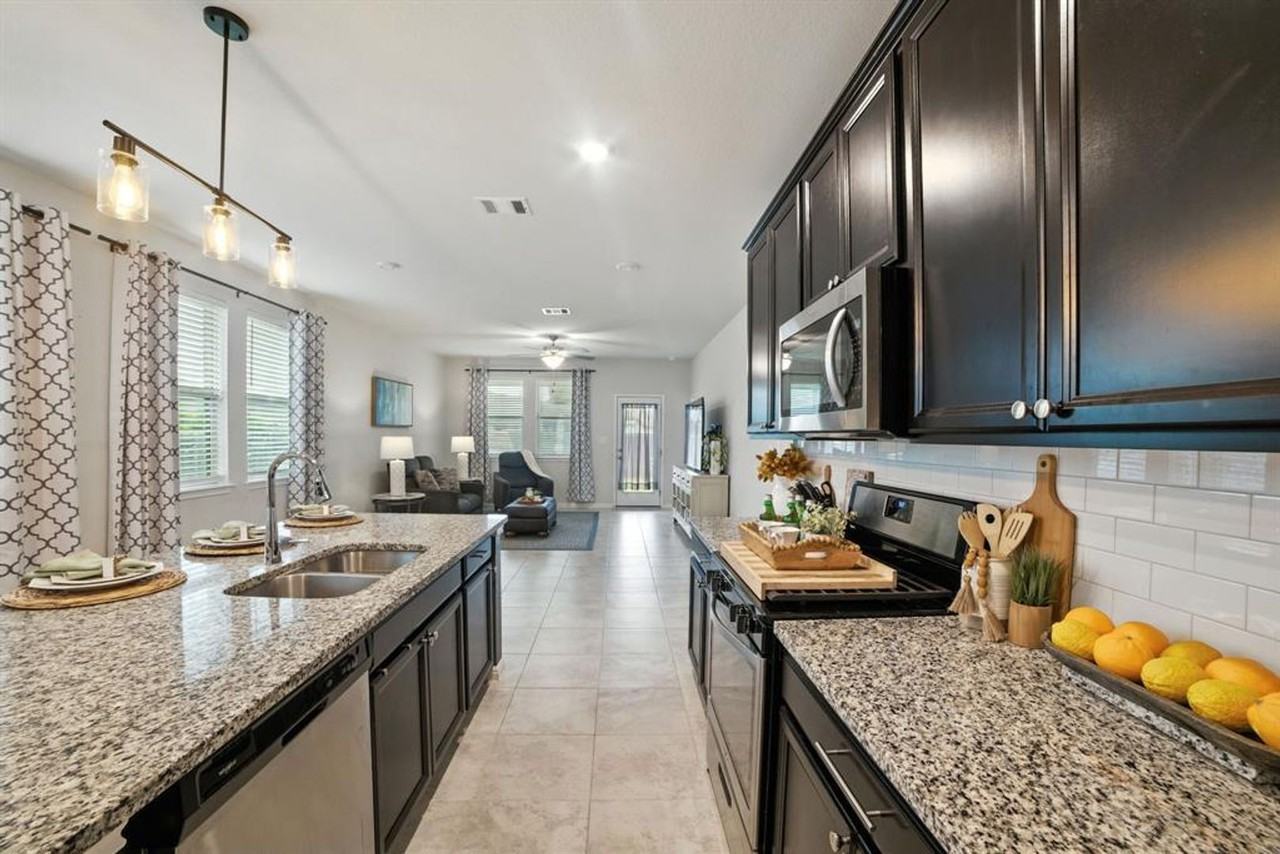 324 Mountain Valley St - Photo 4 of 39