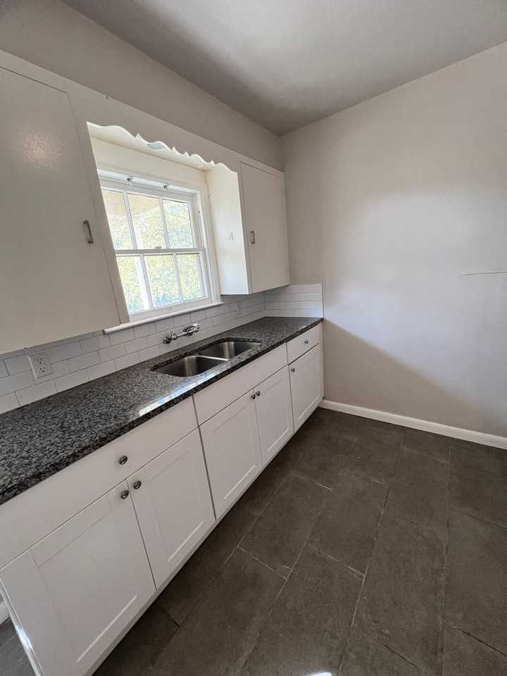 734 Donaldson Ave #B - Photo 4 of 16