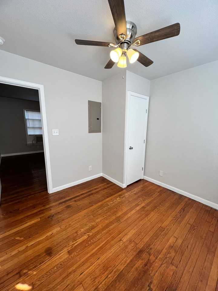 734 Donaldson Ave #B - Photo 5 of 16