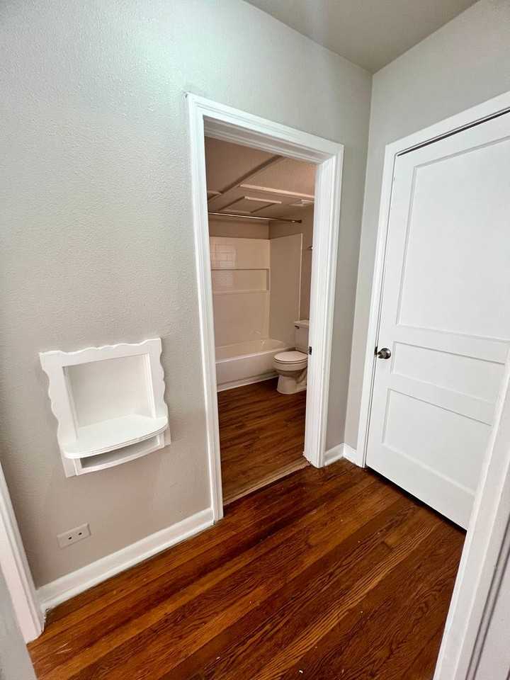 734 Donaldson Ave #B - Photo 6 of 16
