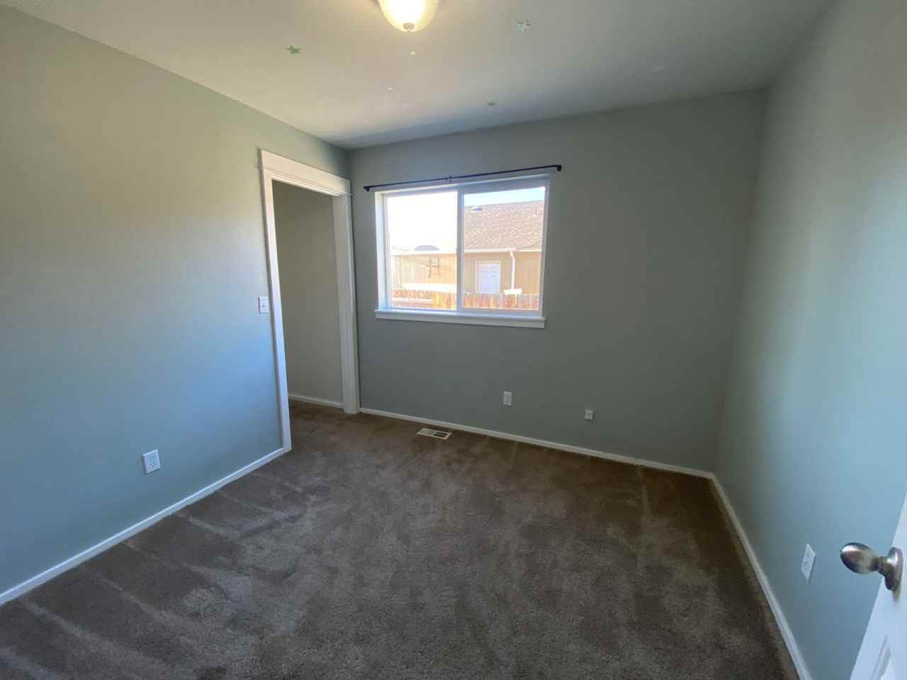 1561 Nw Spruce Ave - Photo 5 of 23