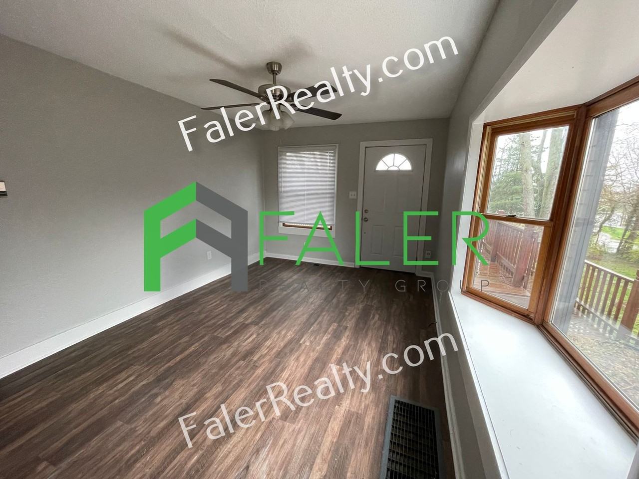 944 Highridge Ave - Photo 3 of 10