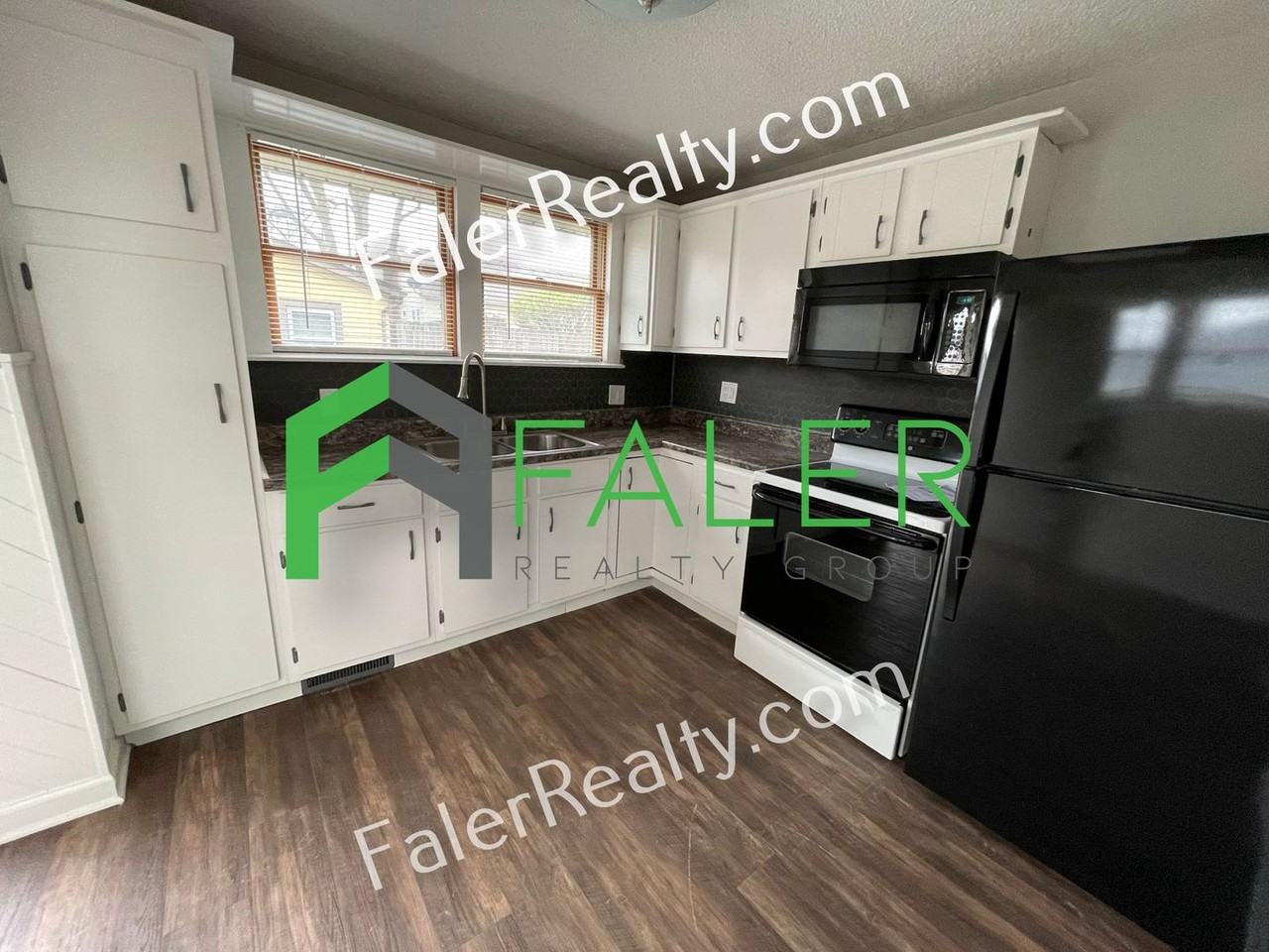 944 Highridge Ave - Photo 4 of 10