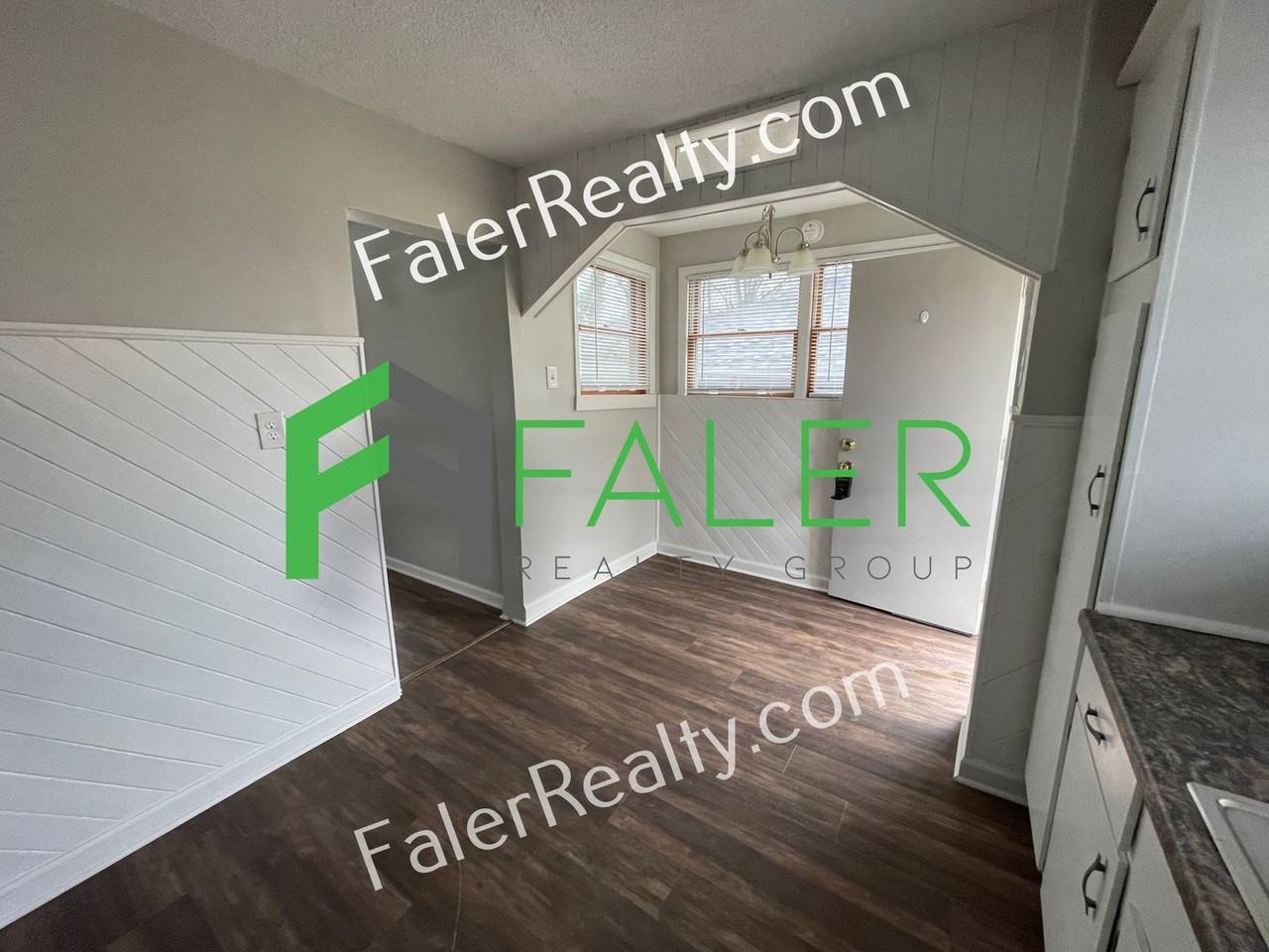 944 Highridge Ave - Photo 5 of 10