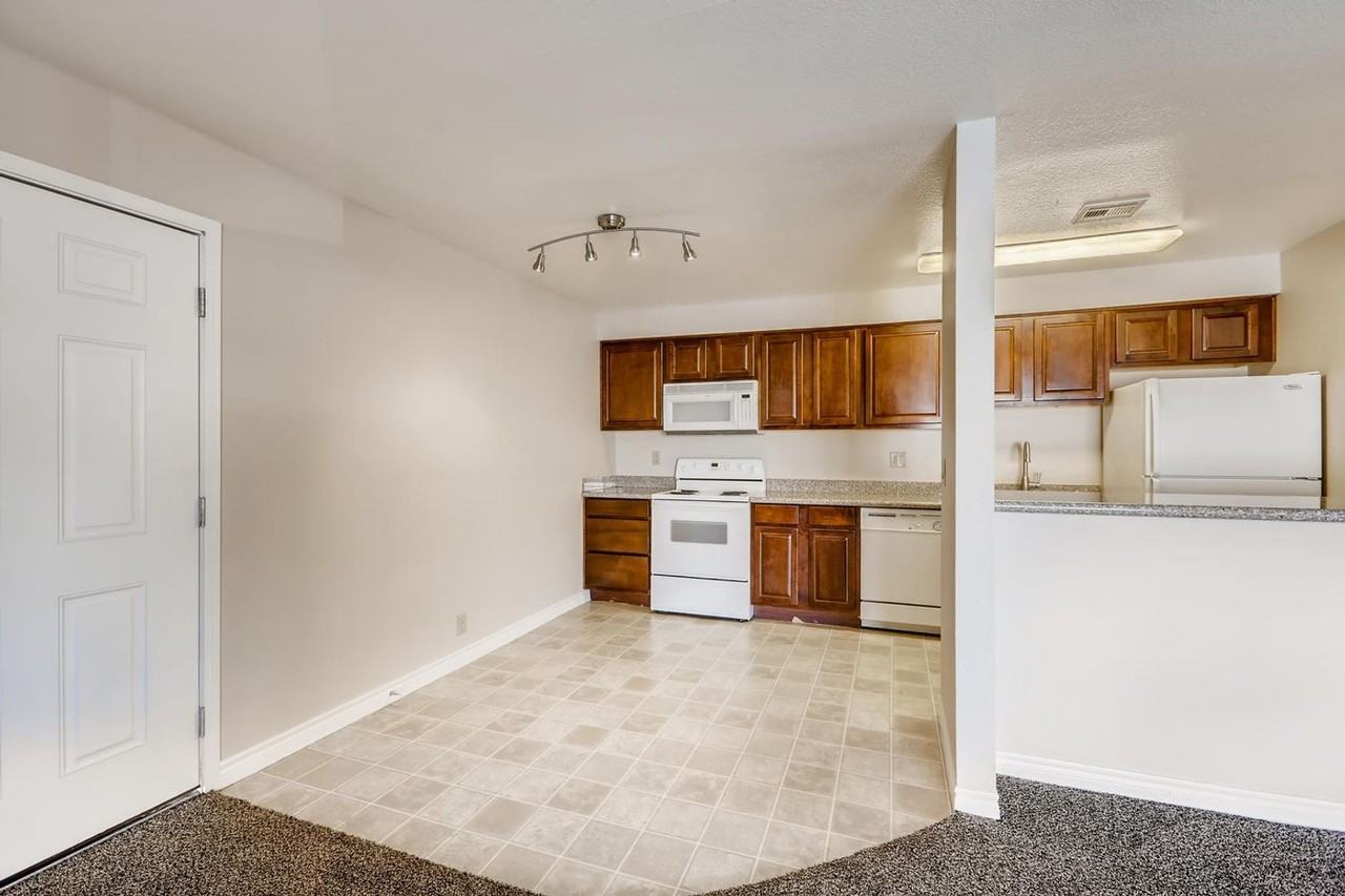 5224 River Glen Dr #446 - Photo 7 of 25