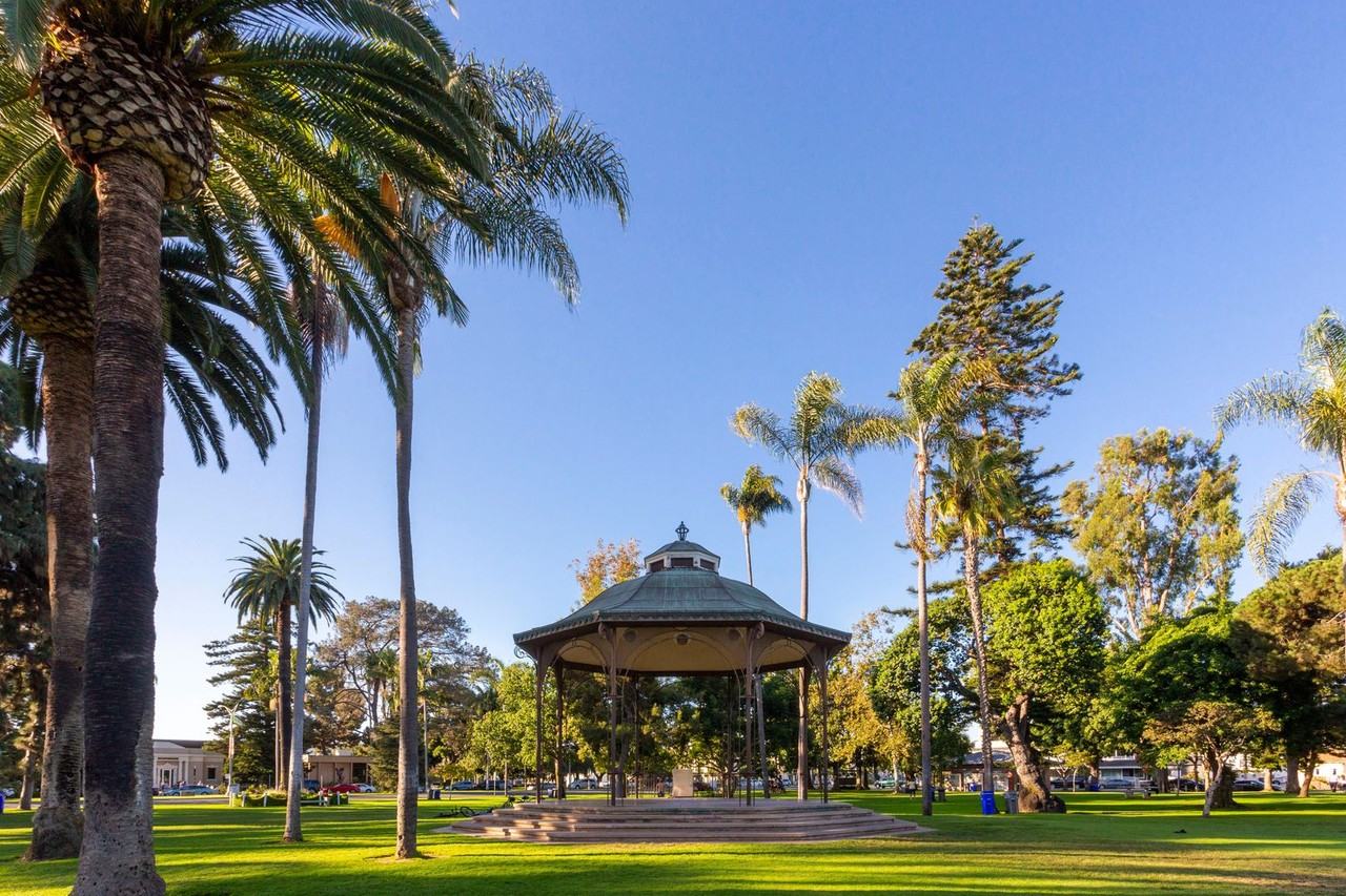 543 F Ave - Photo 2 of 12