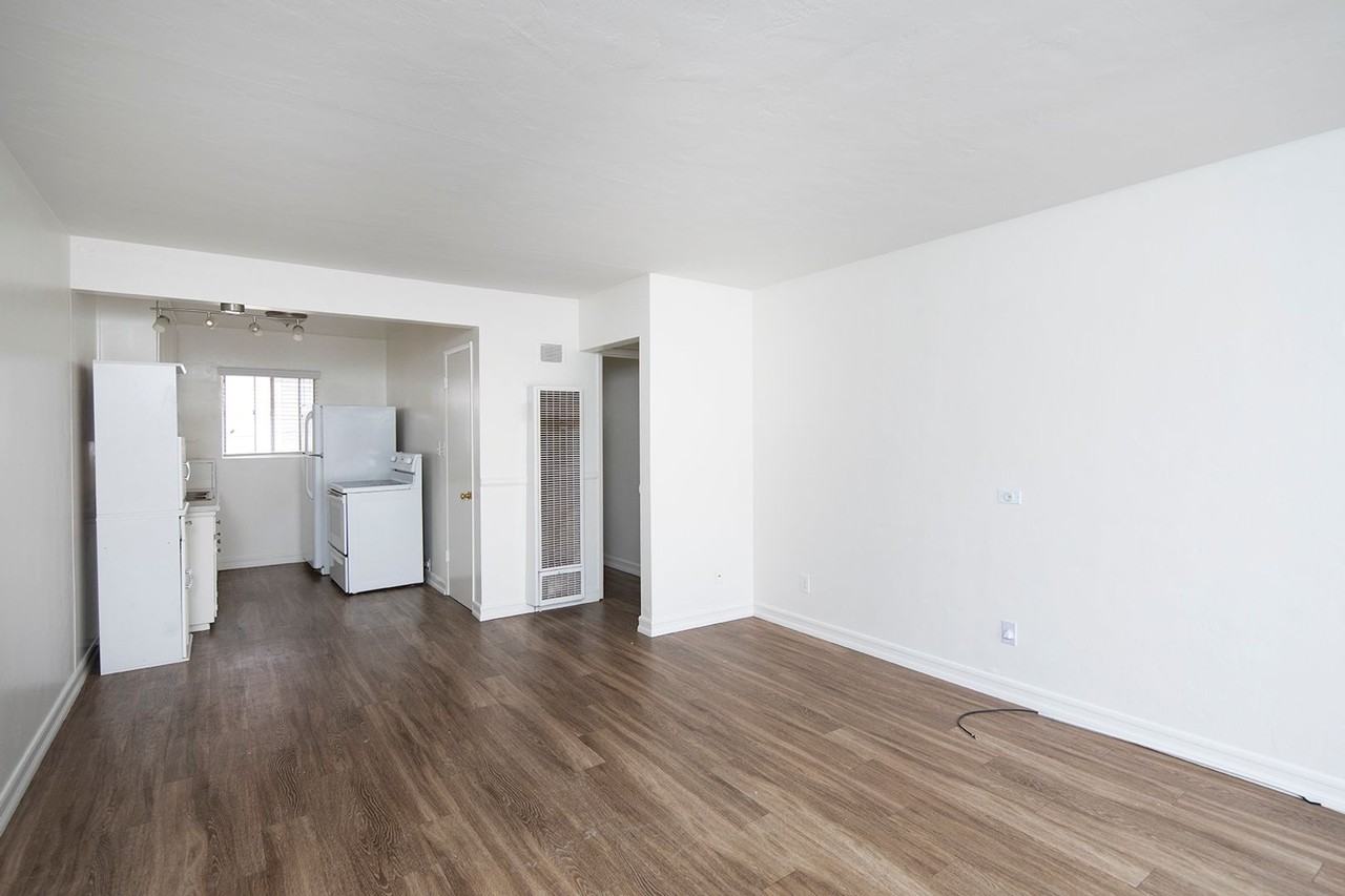 543 F Ave - Photo 3 of 12