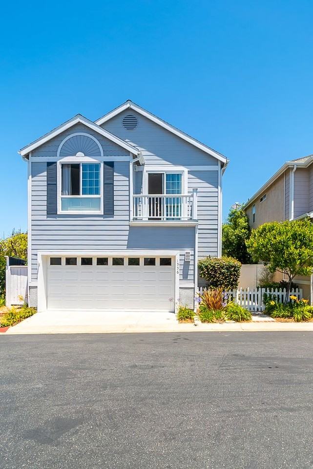 1556 Hyannis Ln - Photo 2 of 32