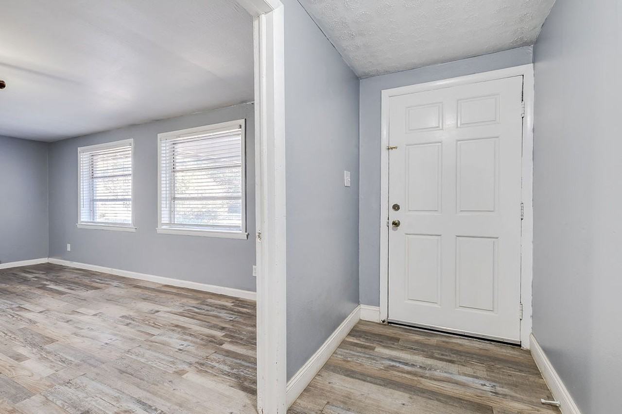 845 Ebenezer Rd - Photo 6 of 28