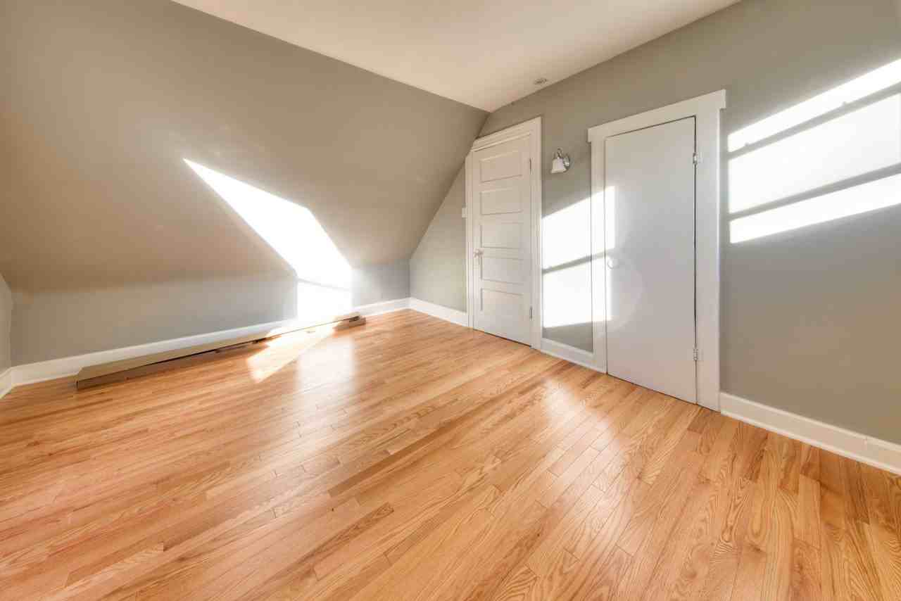 345 Page Ave - Photo 5 of 32