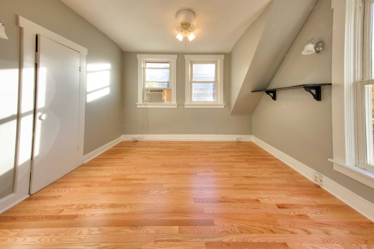 345 Page Ave - Photo 7 of 32