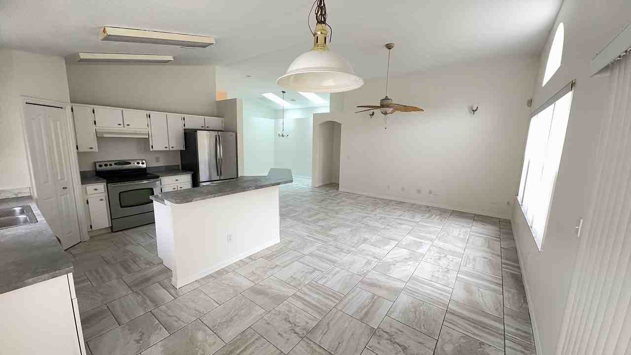 8517 Fawn Creek Dr - Photo 6 of 40