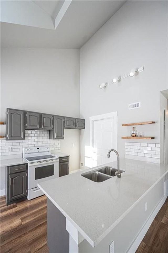 2407 W Ash St - Photo 3 of 15