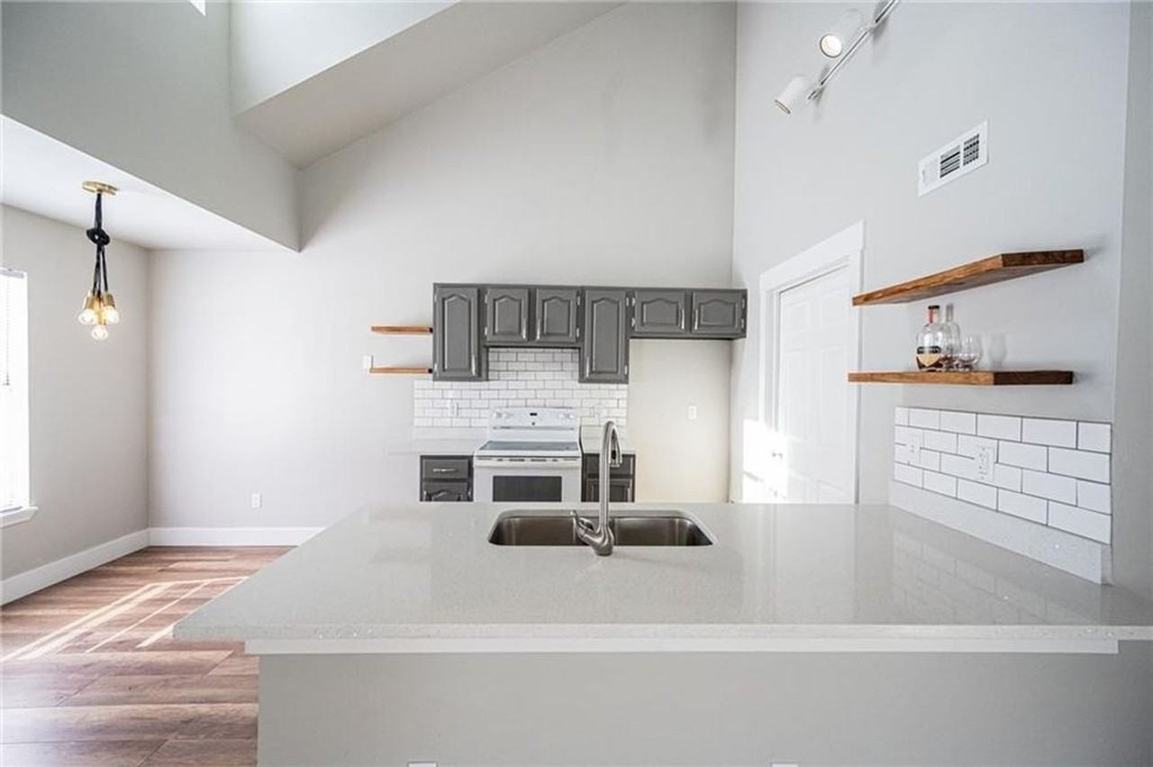 2407 W Ash St - Photo 5 of 15