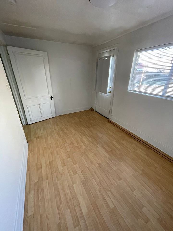 815 E 1st Ave #2 - Photo 5 of 12