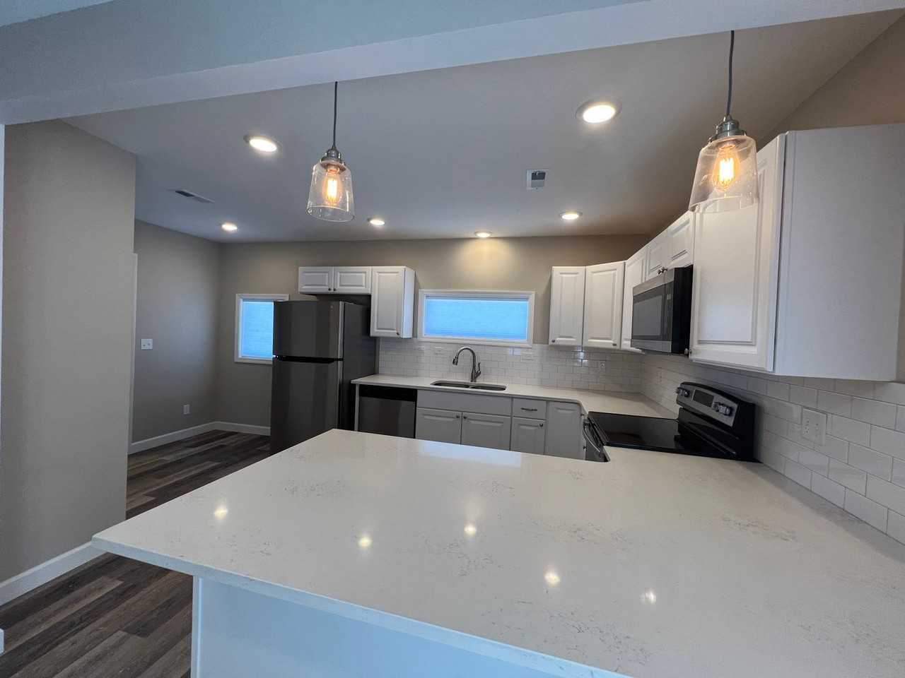 109 E Fremont Ave - Photo 5 of 17