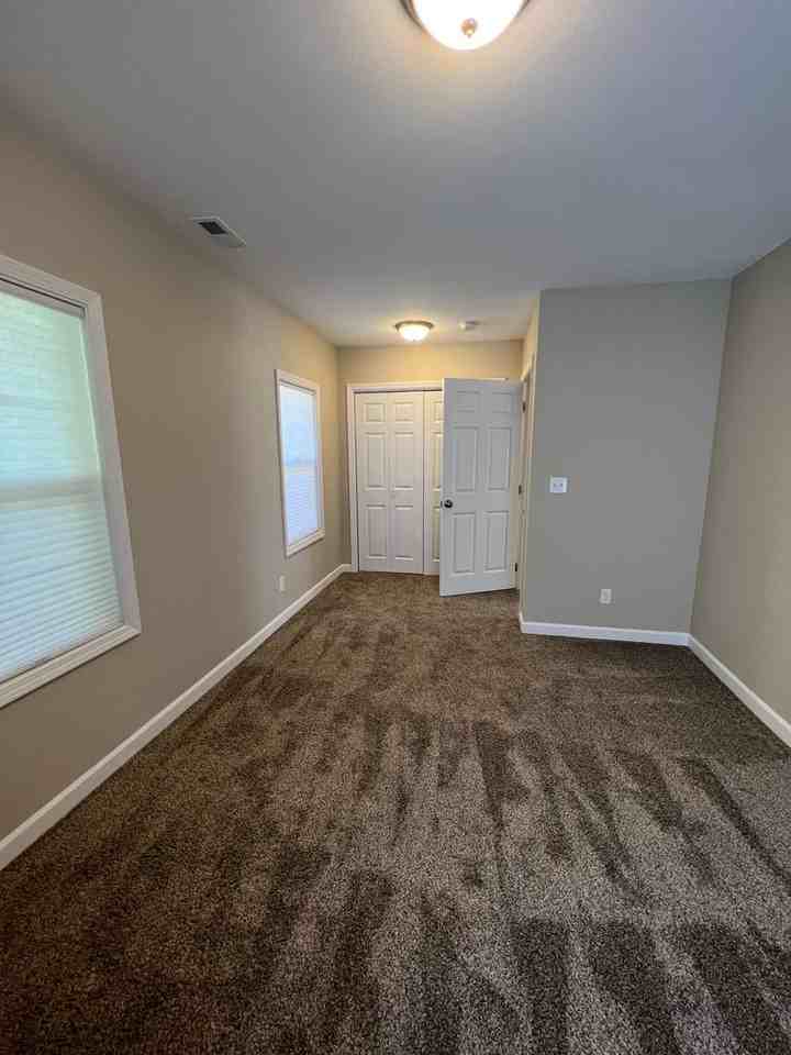 109 E Fremont Ave - Photo 6 of 17