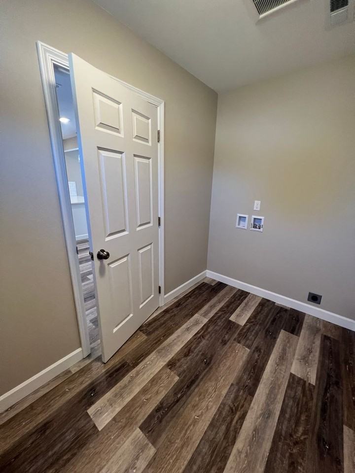 109 E Fremont Ave - Photo 7 of 17