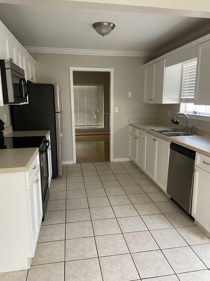 2032 King Charles Pl - Photo 6 of 23