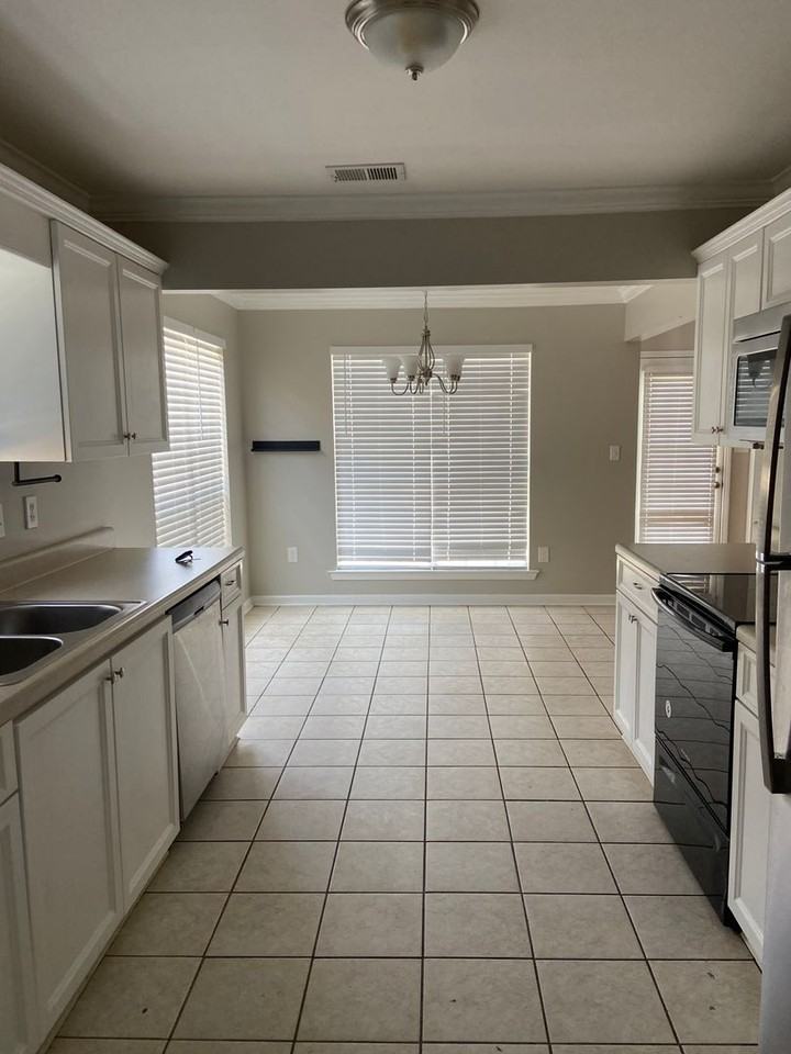 2032 King Charles Pl - Photo 7 of 23