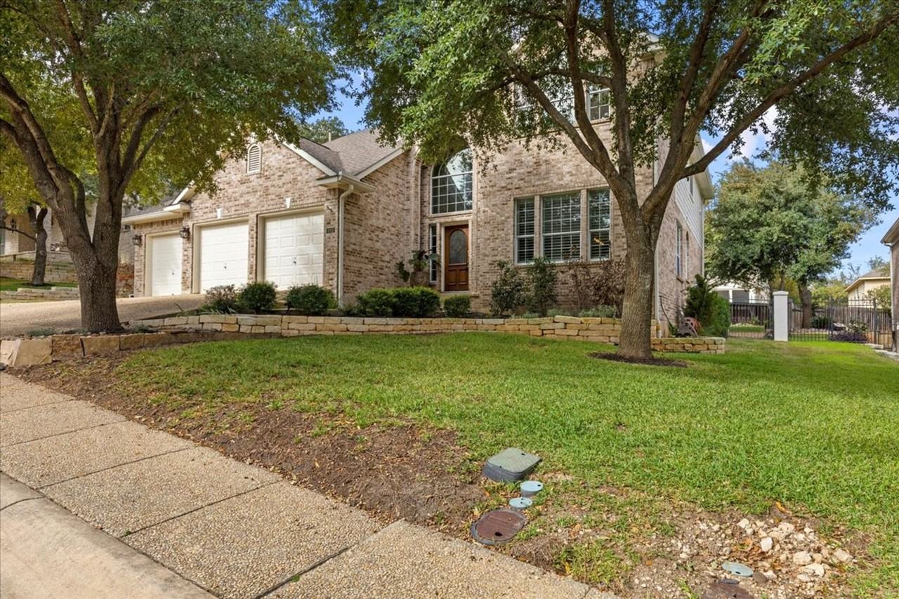 411 Cadence Hl - Photo 3 of 44