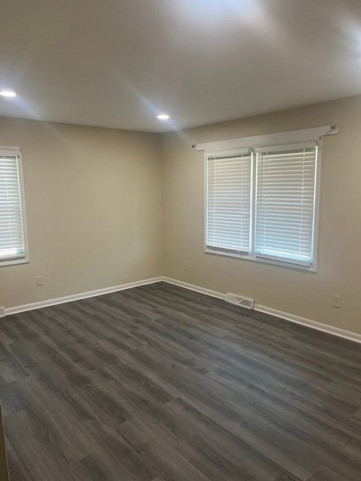 1421 Westwood Dr - Photo 2 of 13