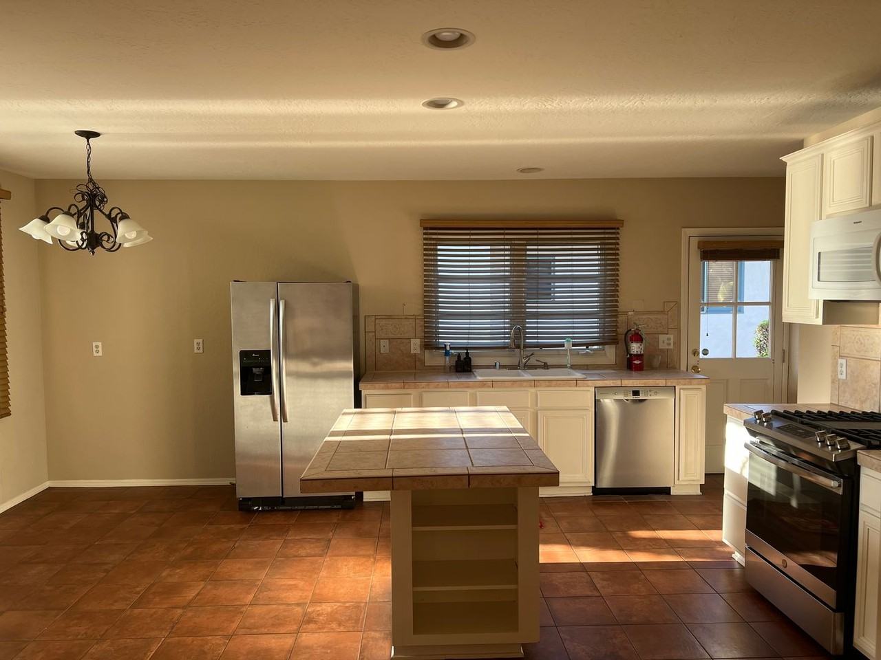 1111 E Cota St - Photo 7 of 11