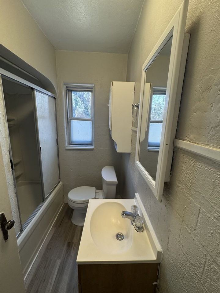 1944 Victoria Ave - Photo 7 of 7