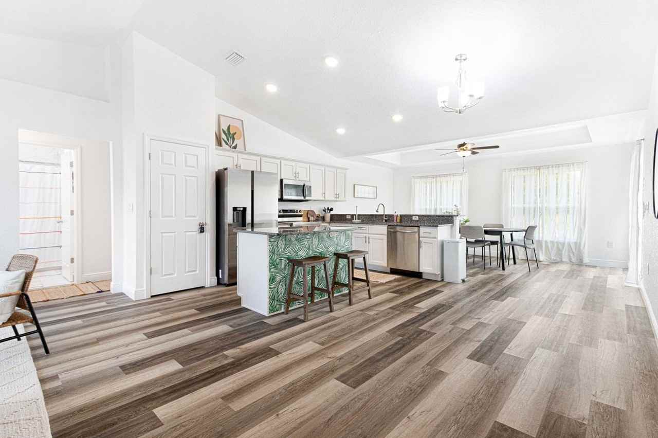 211 Locust Pass Crse - Photo 4 of 18