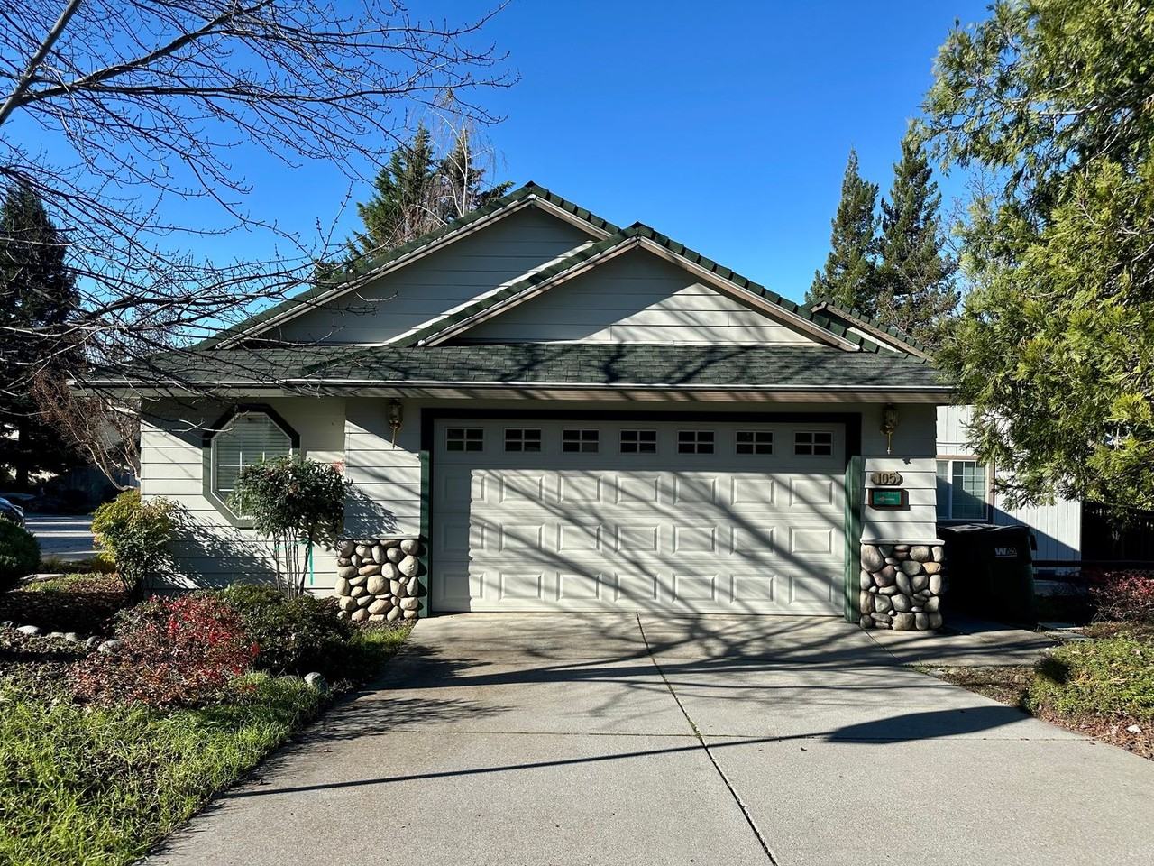 105 Defiant Way - Photo 2 of 28