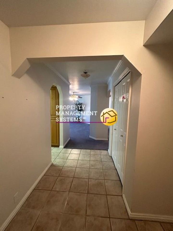 1029 Zermatt Dr #5 - Photo 2 of 23