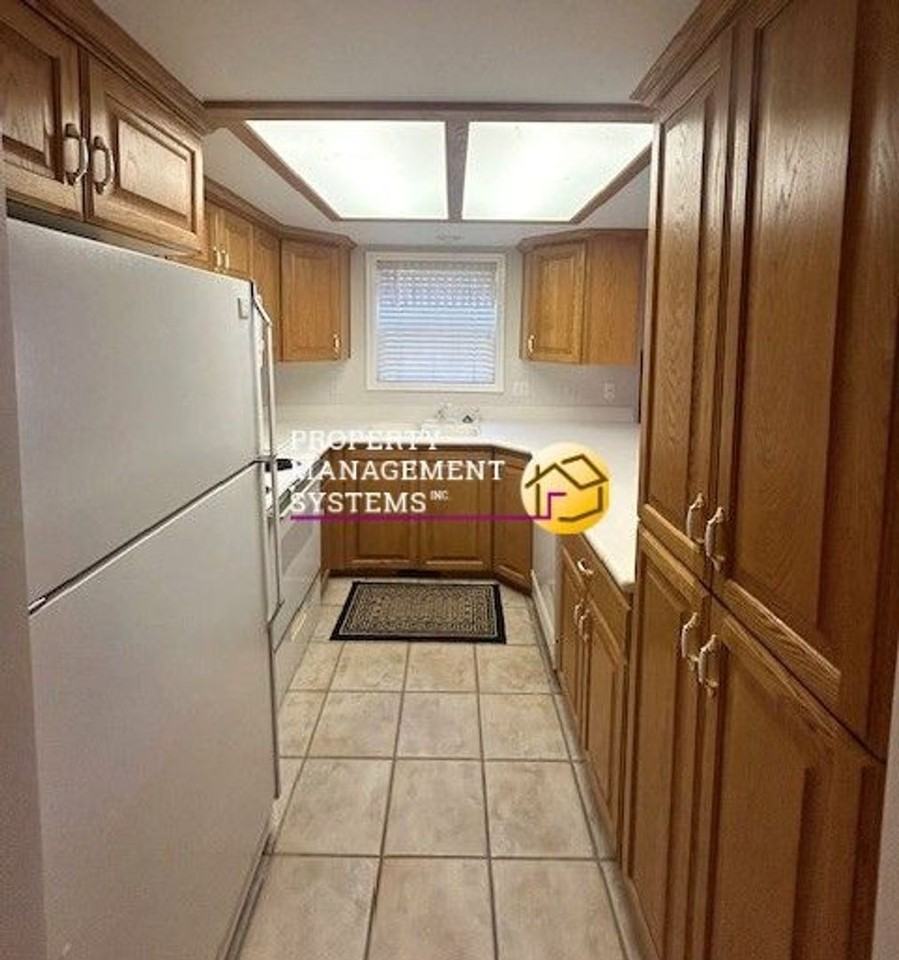 1029 Zermatt Dr #5 - Photo 3 of 23