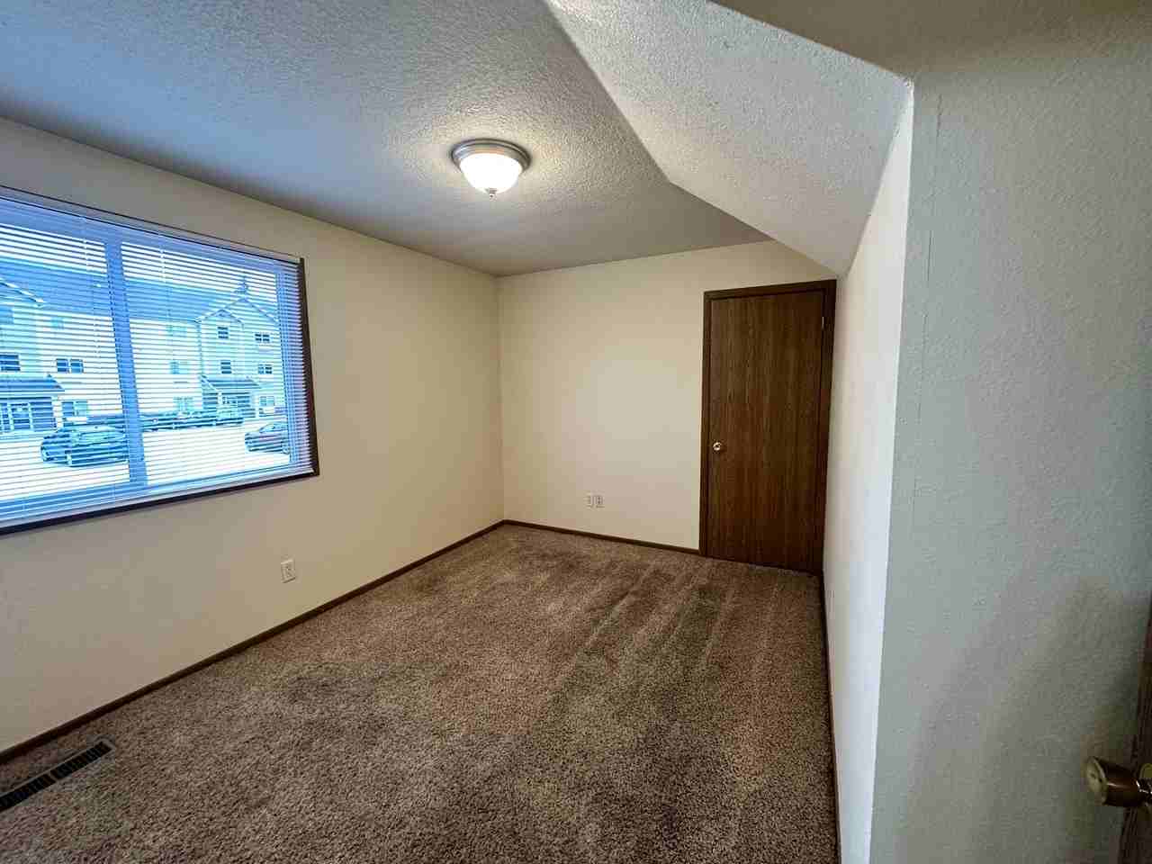 204 Jewel Drive - Photo 4 of 22