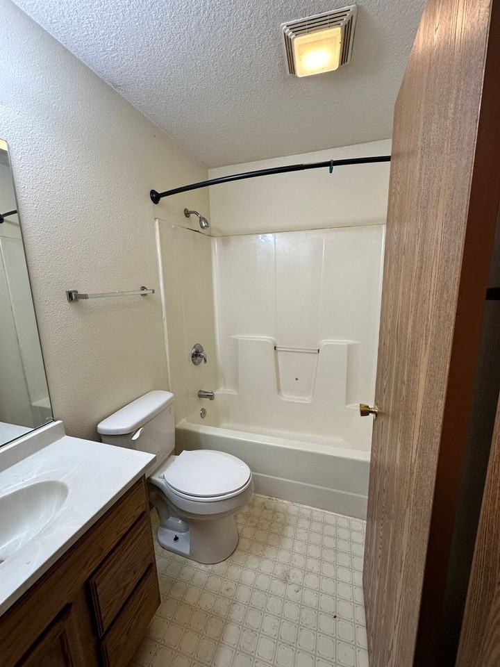 204 Jewel Drive - Photo 5 of 22