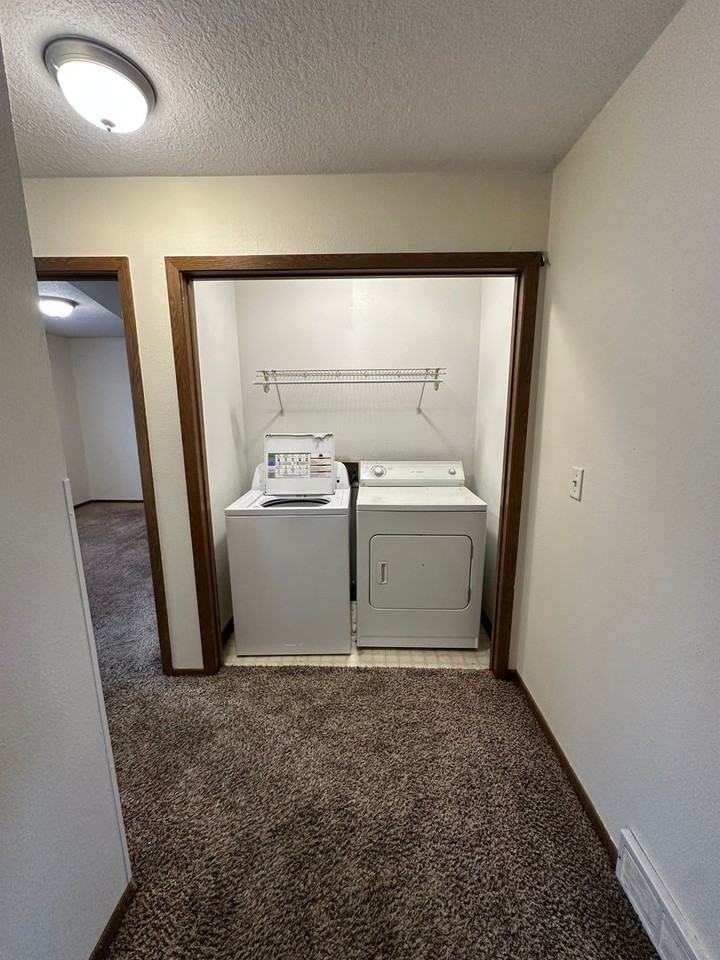 204 Jewel Drive - Photo 3 of 22