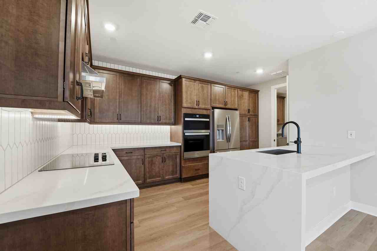 2121 W Sonoran Desert Dr #121