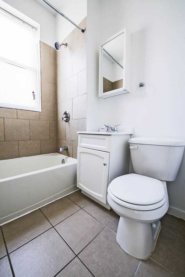 7055 S St Lawrence Ave Chicago, IL 60637 - Photo 3 of 23