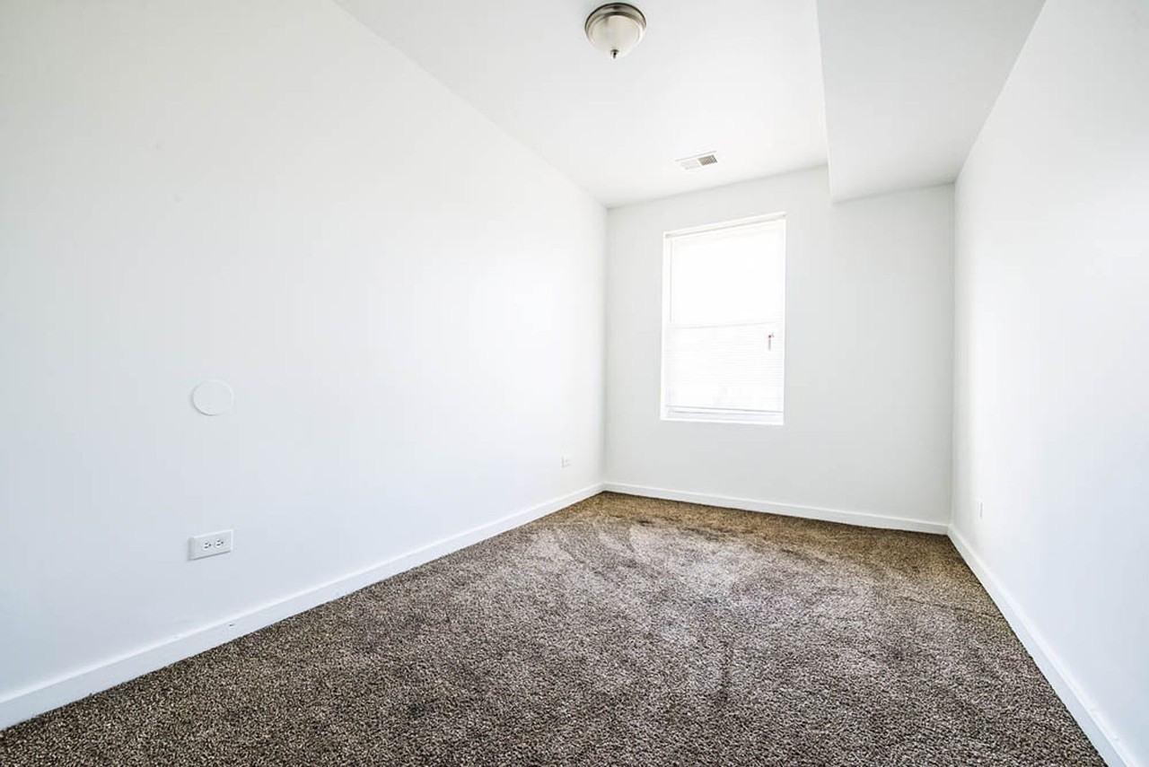 7055 S St Lawrence Ave Chicago, IL 60637 - Photo 5 of 23