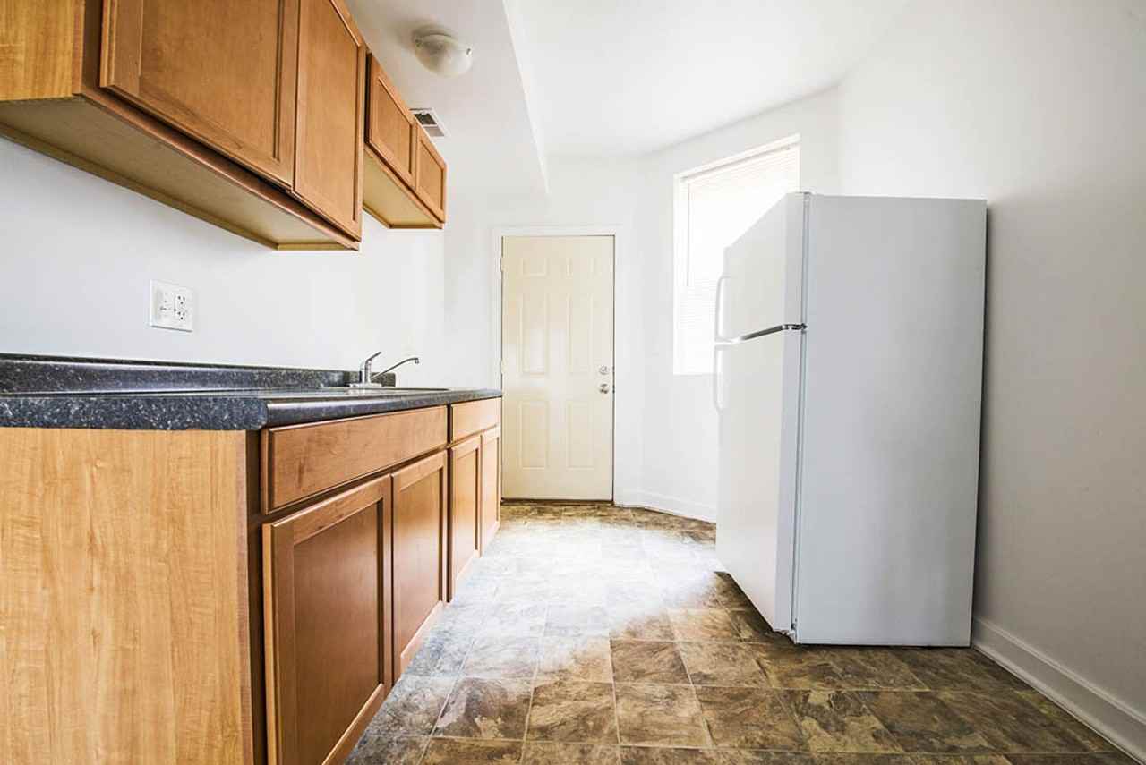 7055 S St Lawrence - Photo 3 of 22