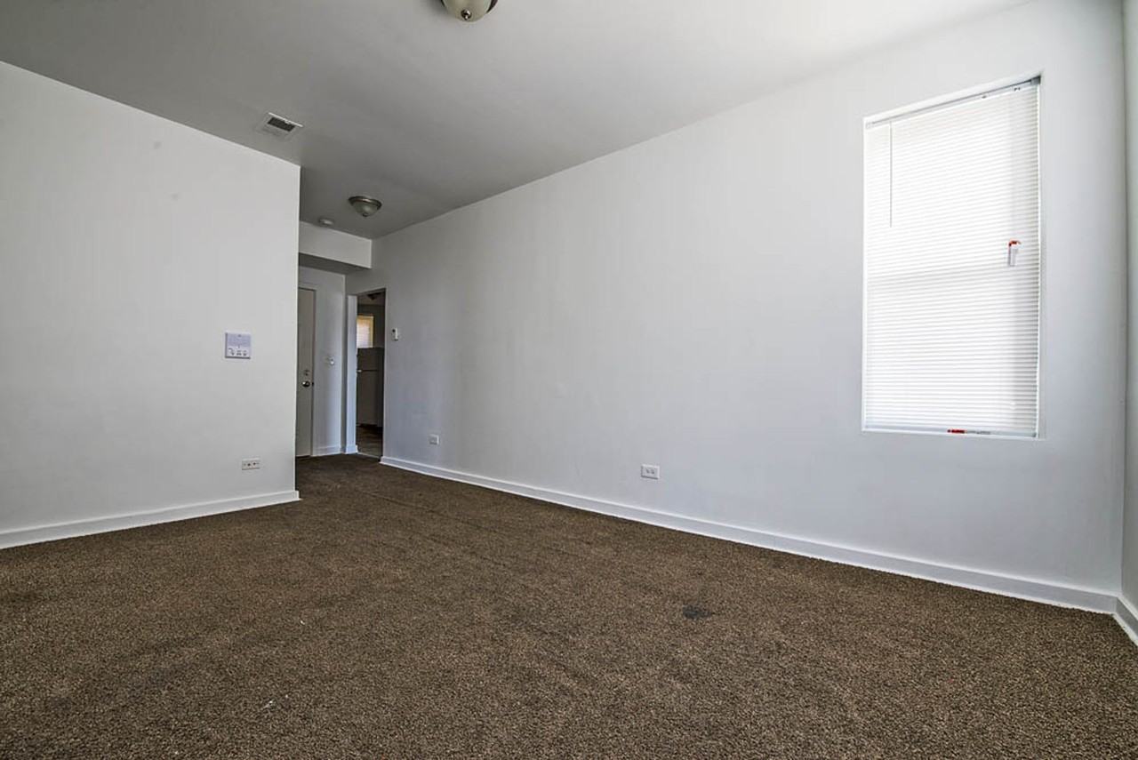 7055 S St Lawrence - Photo 7 of 22