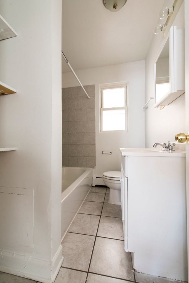 7624 S Kingston Chicago, IL 60649 - Photo 3 of 24