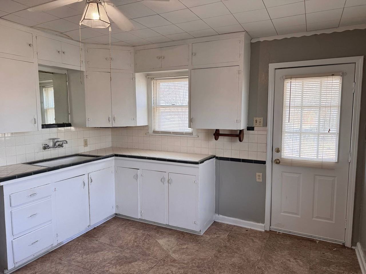 3402 Grant St - Photo 5 of 19