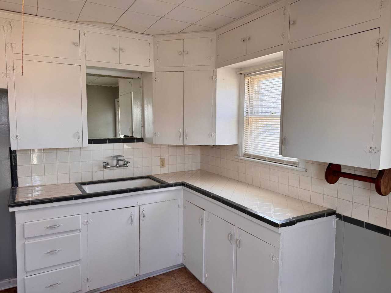 3402 Grant St - Photo 6 of 19