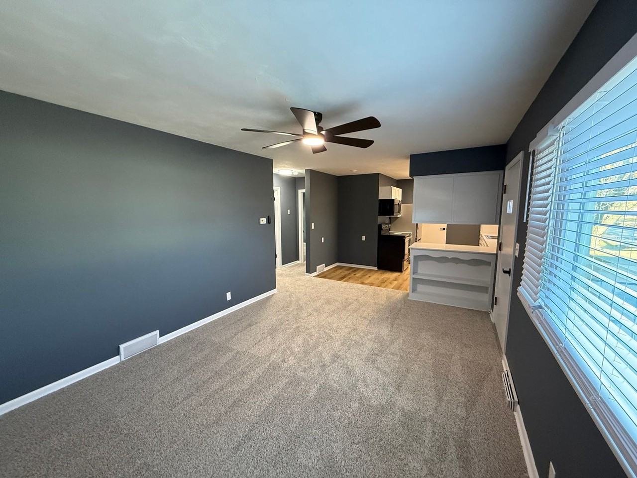 803 N Christy St - Photo 4 of 17