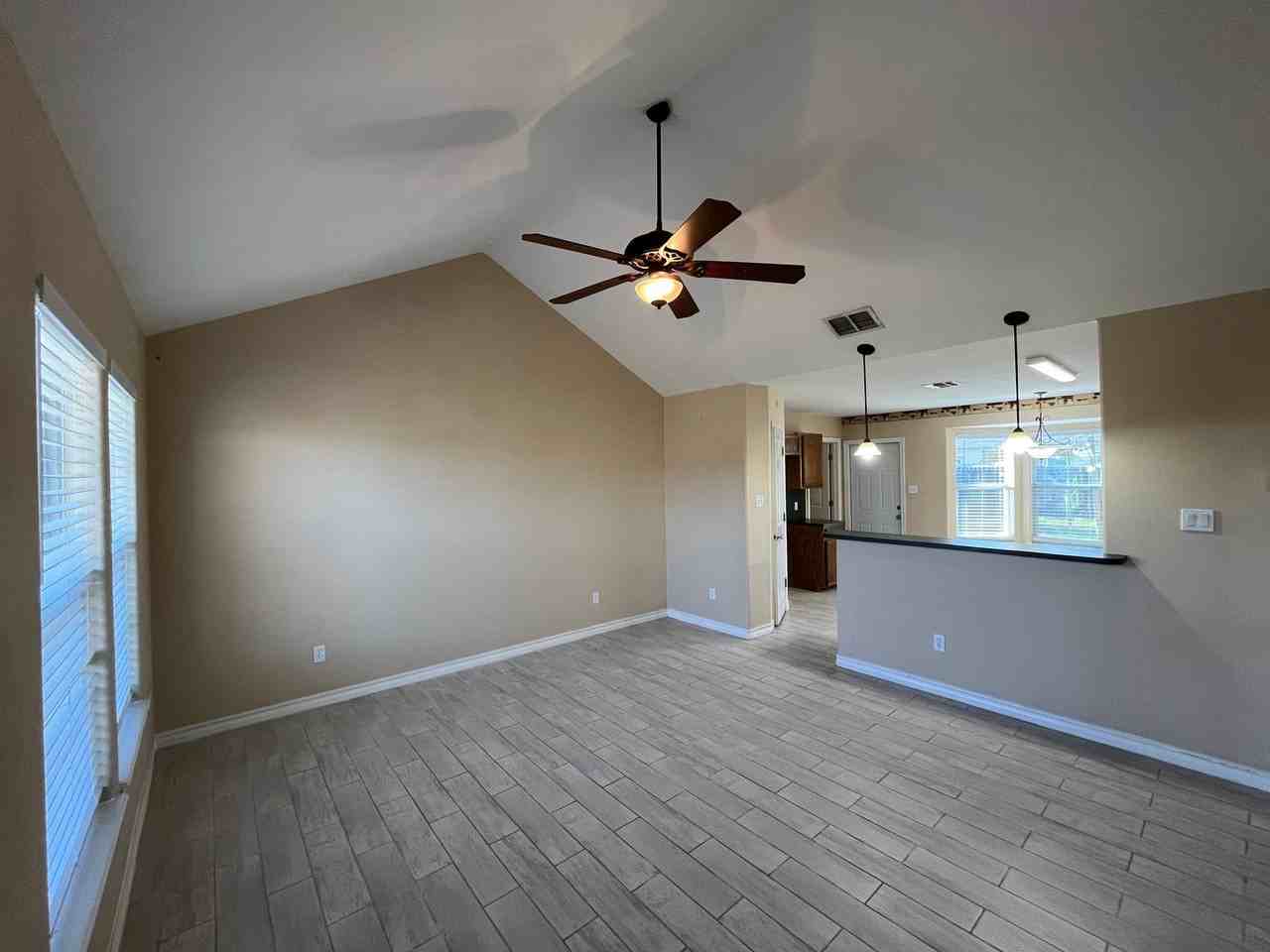 5613 Arboleda - Photo 2 of 21