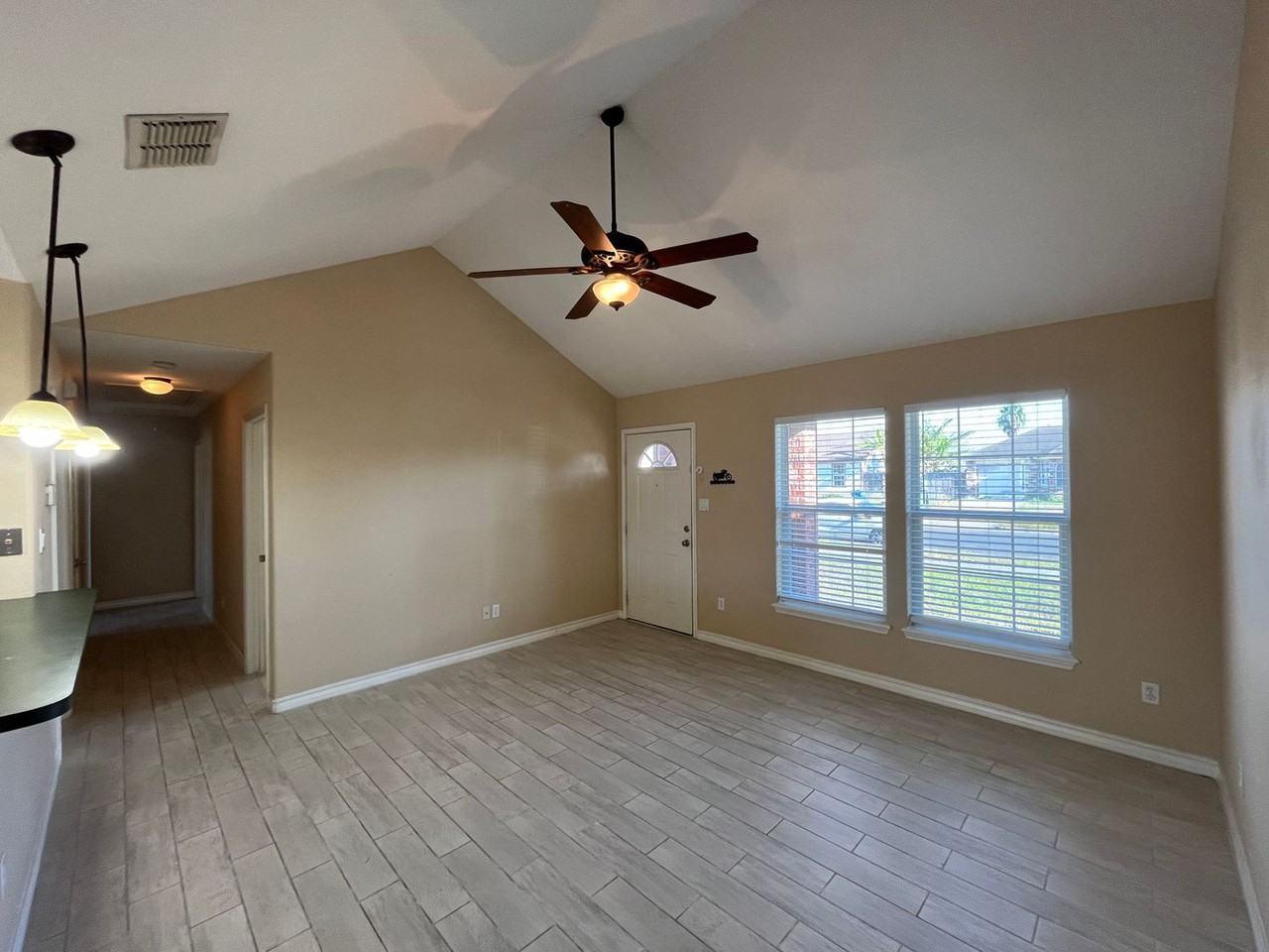 5613 Arboleda - Photo 3 of 21