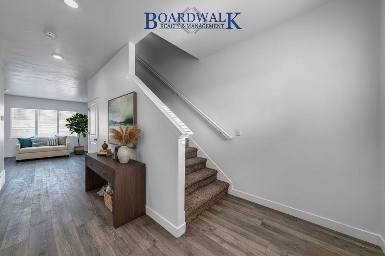 622 N Trident Dr - Photo 3 of 45