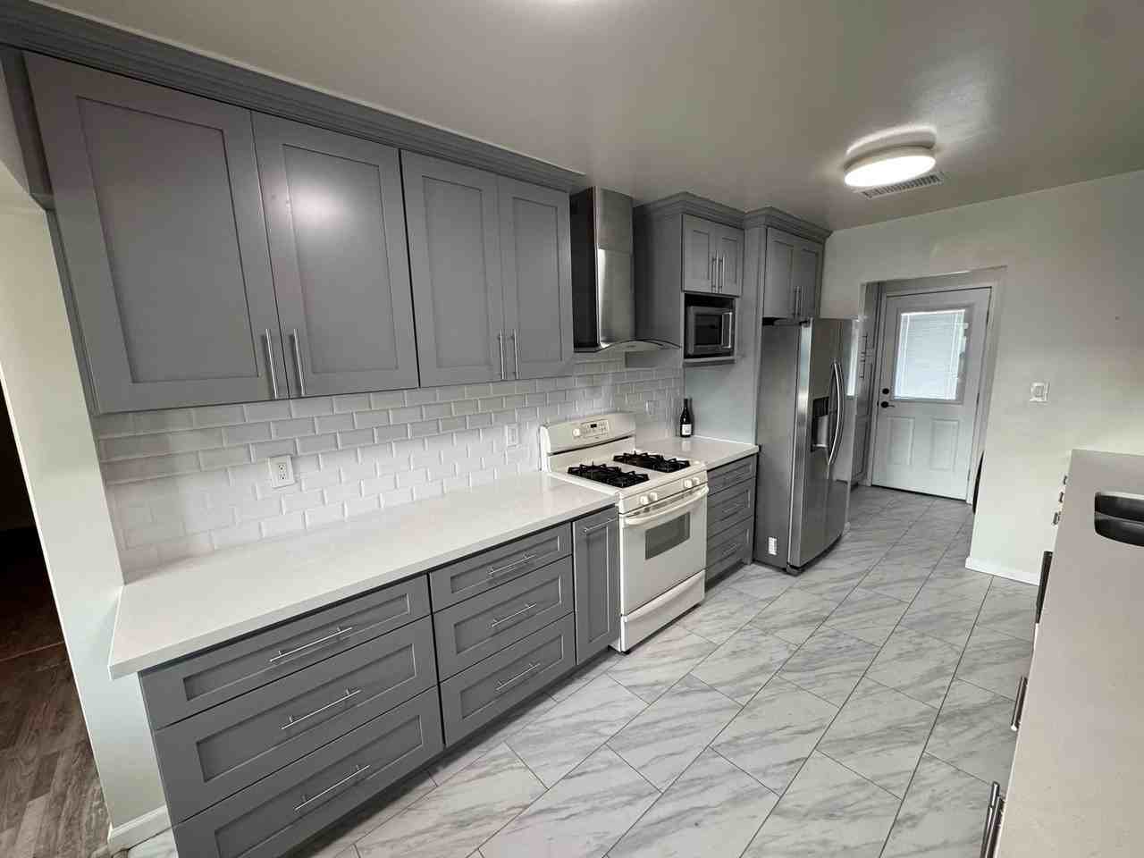 2411 Deerford St - Photo 2 of 15